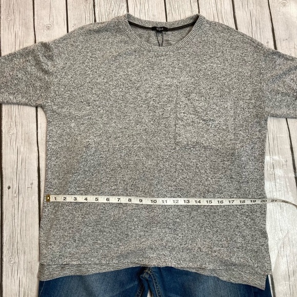 NWOT Rails Rag Hem Tee - Picture 5 of 12